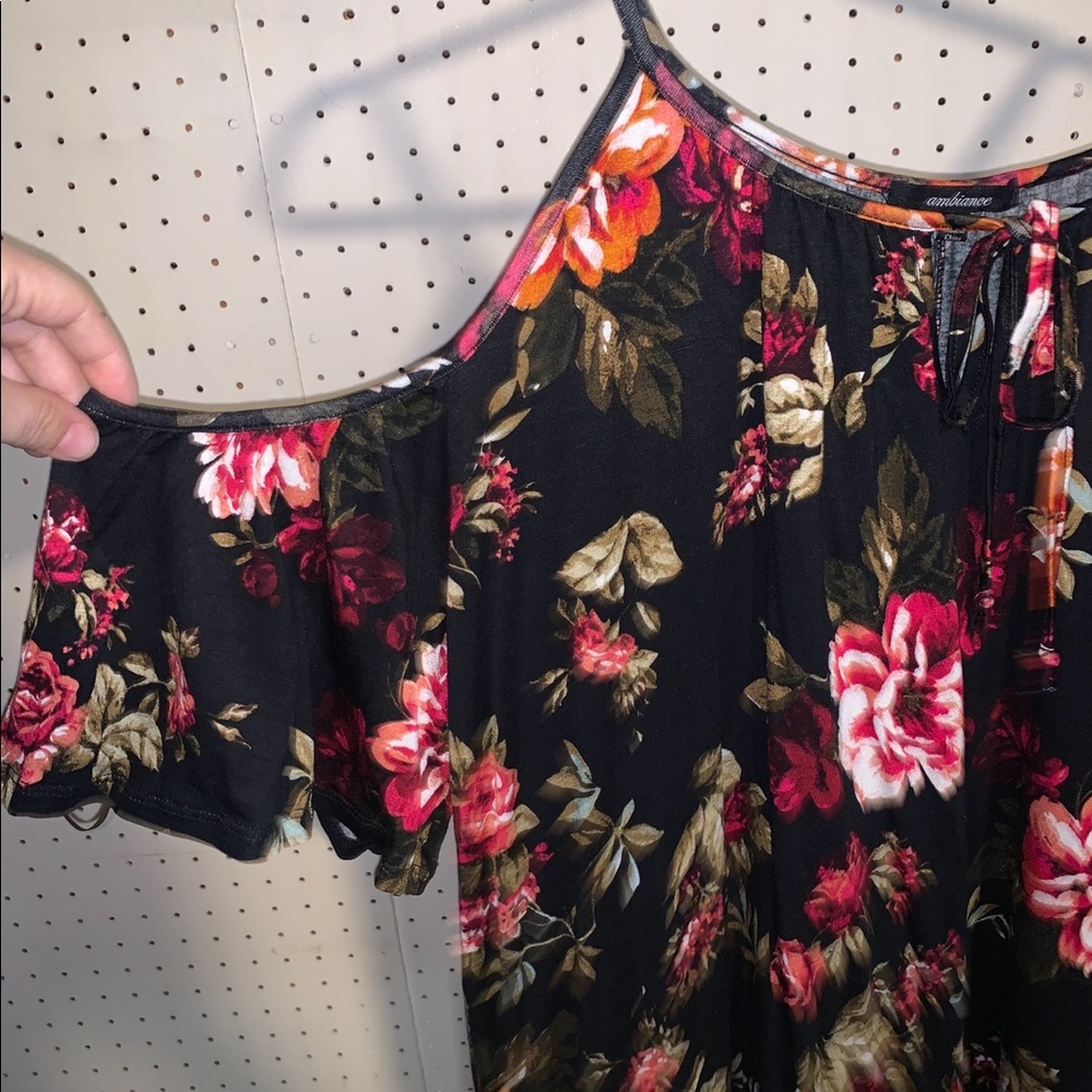 Floral print exposed shoulders top
